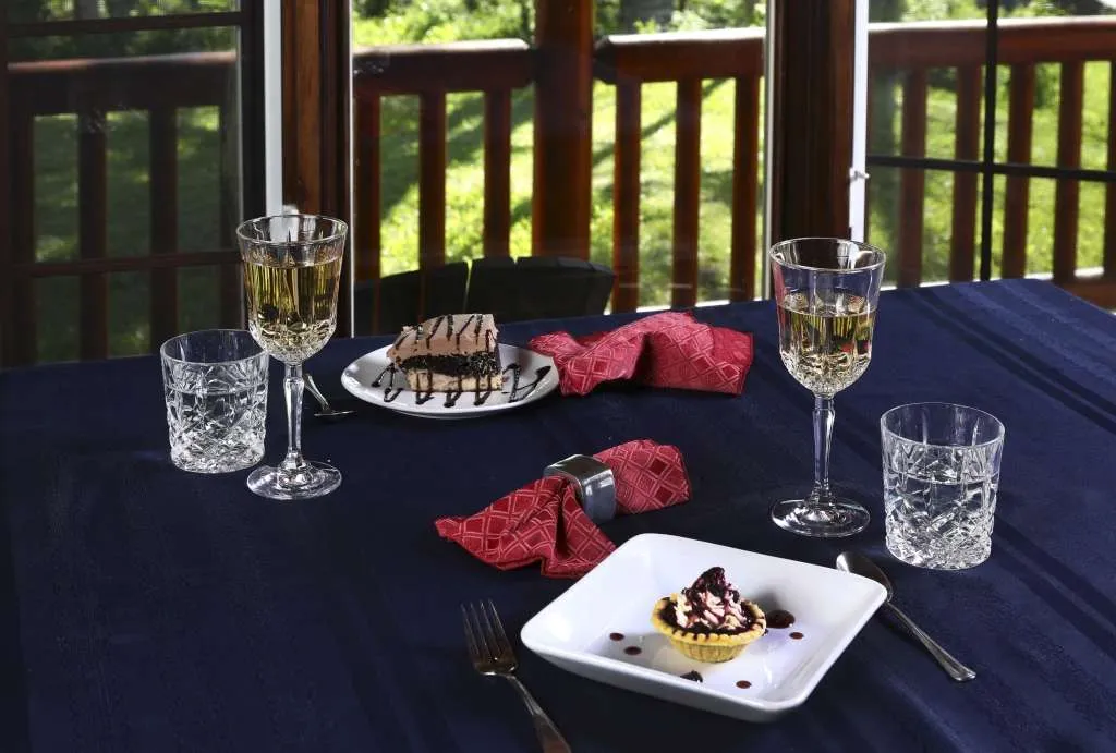 tuckamore_dining_10_20170803_1873661225