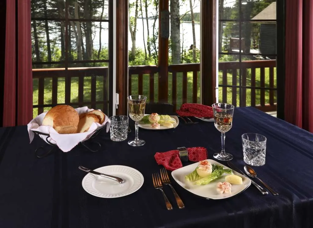 tuckamore_dining_3_20170803_1375326777